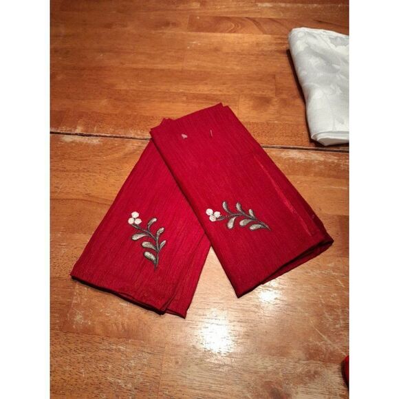 Vintage Christmas Linens Lot Table Runner Napkin Placemat 24 Pieces - Picture 10 of 13